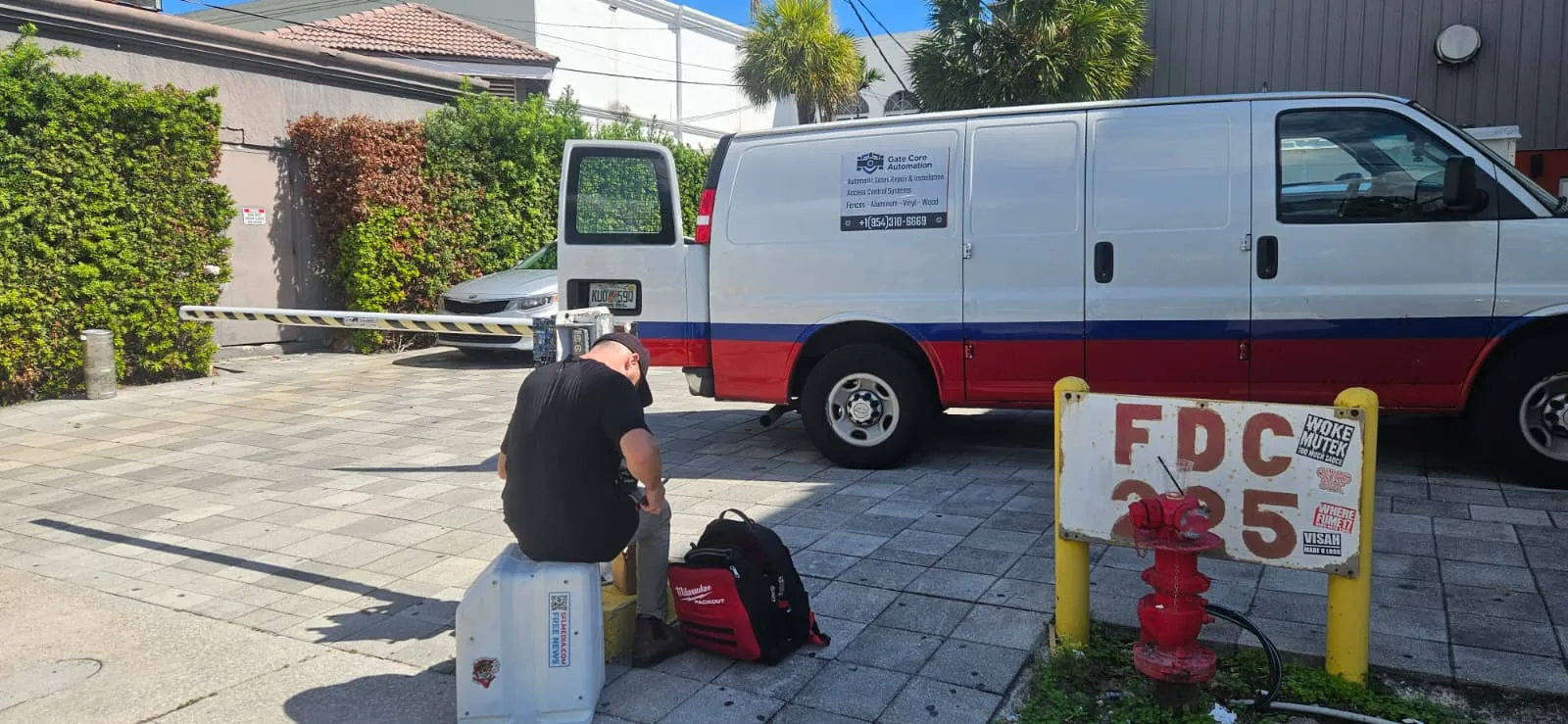 LiftMaster Mega Arm in Fort Lauderdale: Two Barrier Arms Down at a Beachfront Restaurant
