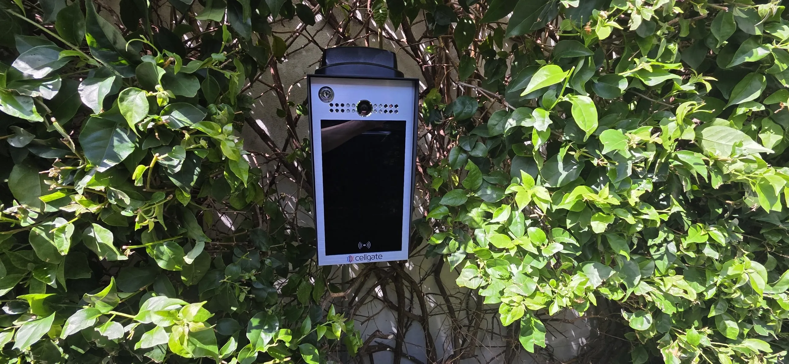 CellGate Watchman W450 to W480 in Palm Beach: scratched screen, rust on a Viking G5