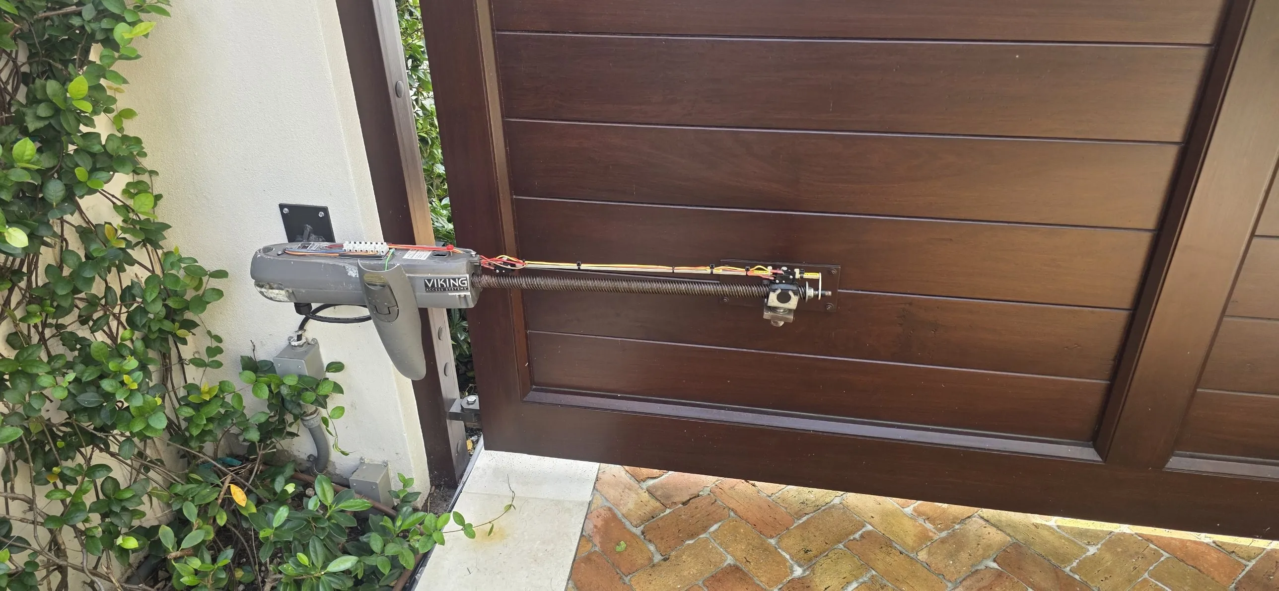 CellGate Watchman W480 intercom upgrade and rusted Viking G5 lead screw in Palm Beach, FL 2